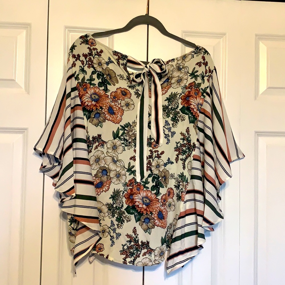 Woman’s blouse - Picture 2 of 4